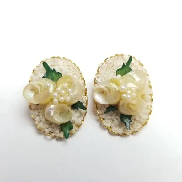 Vintage Cream Color Seashell Cluster Clip On Earrings, Oval Floral Design, Retro - Picture 6 of 6